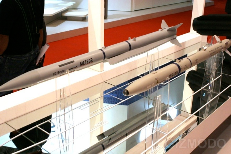 Illustration for article titled Dubai Air Show Has Most Amazing Aircraft and Weapon Models Ever